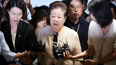 Controversial Religious Figure Rejects Gift-giving Allegations Involving Former South Korean First Lady