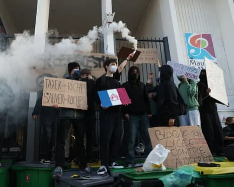 New French Prime Minister Faces Mounting Scrutiny as Countrywide Strikes Paralyze Education and Transport