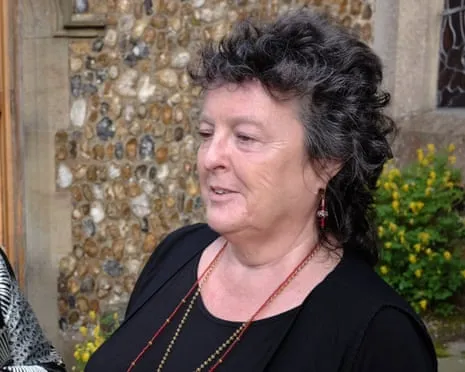 The Renowned Poet Composes ‘Bombsite’ Poem regarding Trump’s British Royal Tour