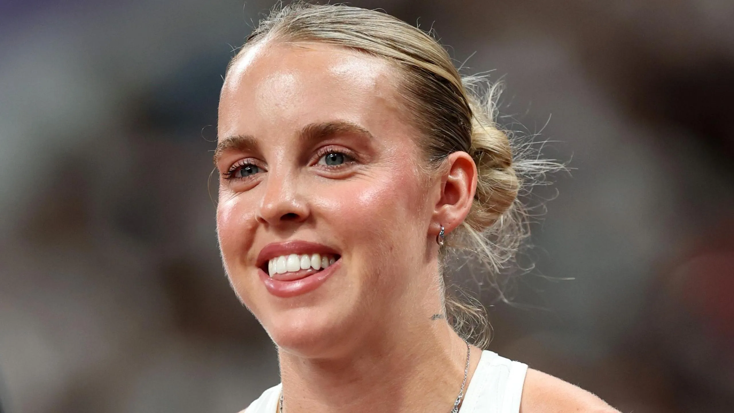 The British star Begins World Title Campaign with Strong Performance
