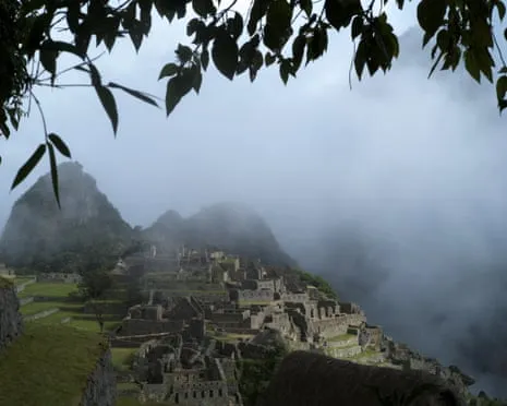 Boulders placed on Train Tracks Trap Hundreds of Visitors en route to the Inca Citadel